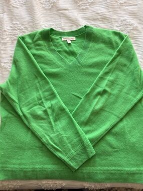 Banana Republic V-neck Cashmere Sweater